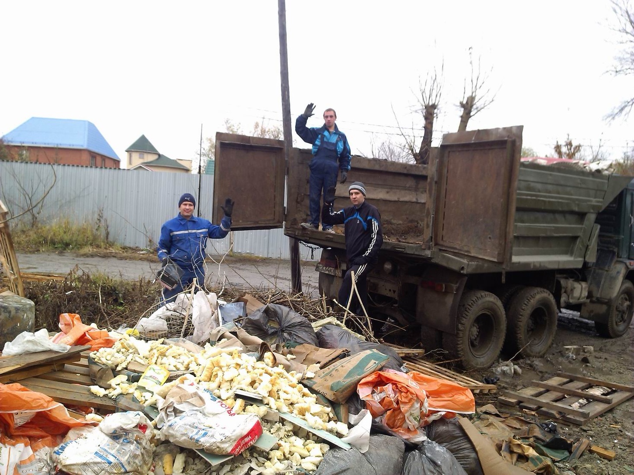 вывоз старой мебели с дачи на свалку