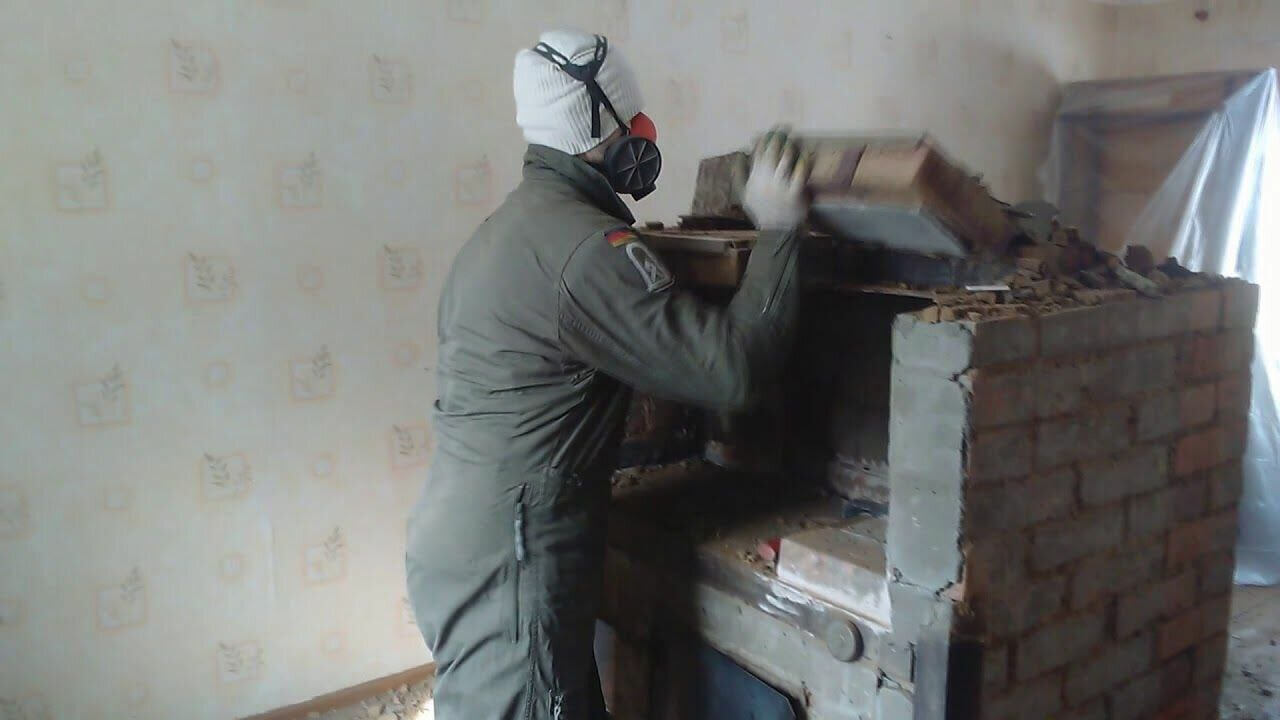 Демонтаж кирпичной печи